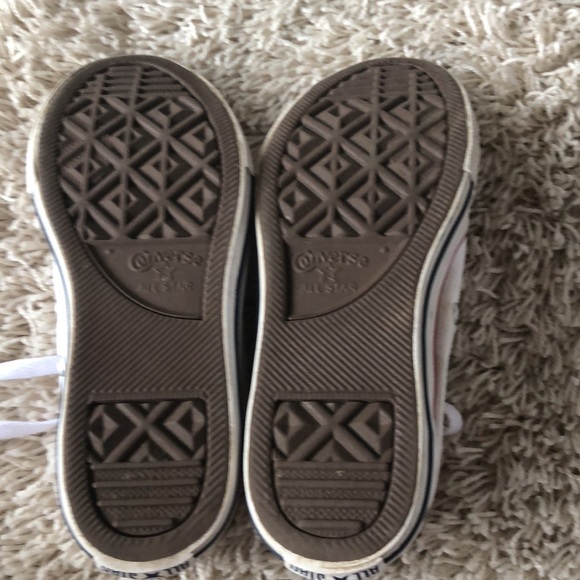 White youth converse - Picture 3 of 4